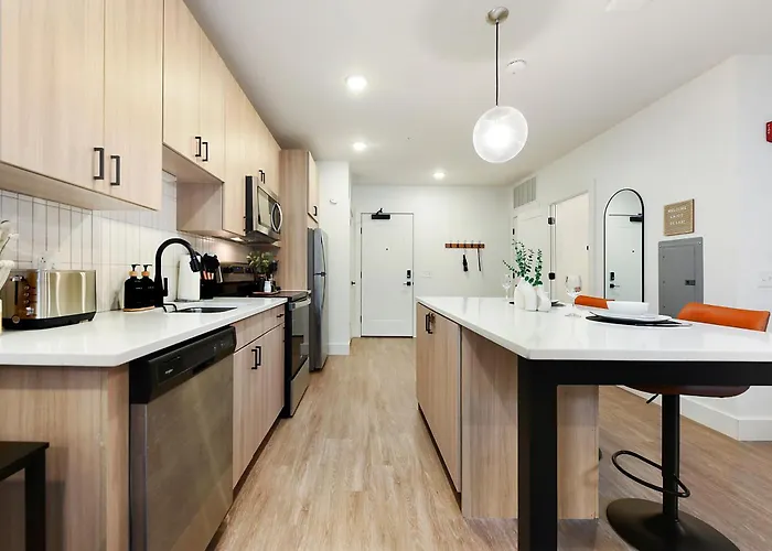 Lux King Bed Free Parking Gym New Apartment *