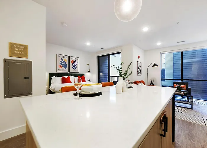 Lux King Bed Free Parking Gym New Apartment *