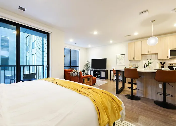 Lux King Bed Free Parking Gym New